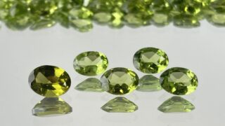 新着＞ハートシェイプペリドット 2.3ct ダイヤモンド イエロー