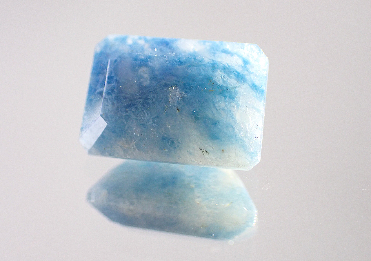 Lazurite-in-quartz-02.jpg