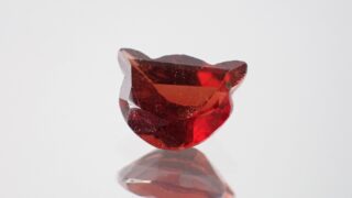 柘榴色の、スピネル、ガーネット。 garnet-catcut-320x180.jpg